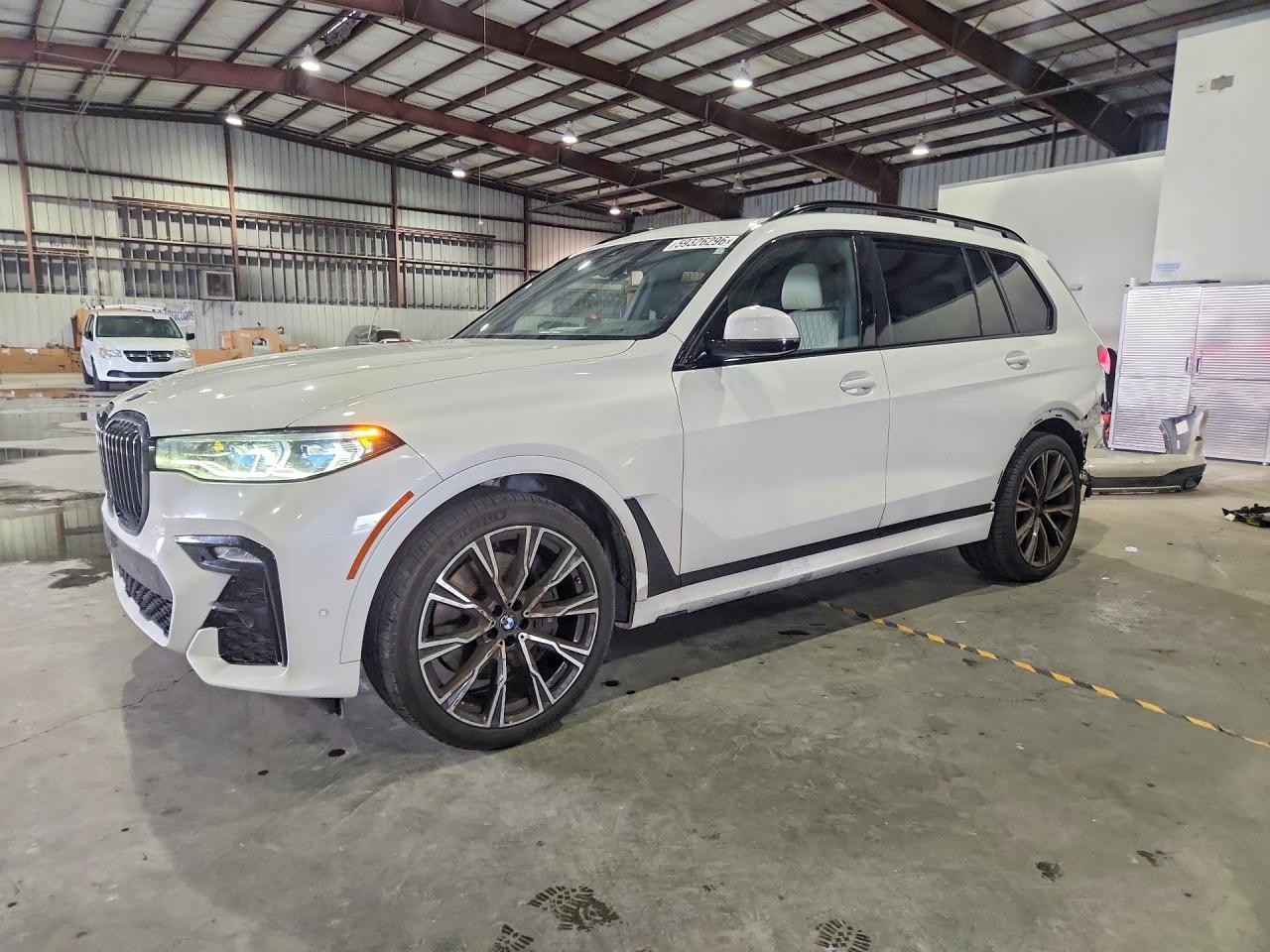 2022 BMW X7 M50i, VIN 5UXCX6C02N9J96015 — Зад