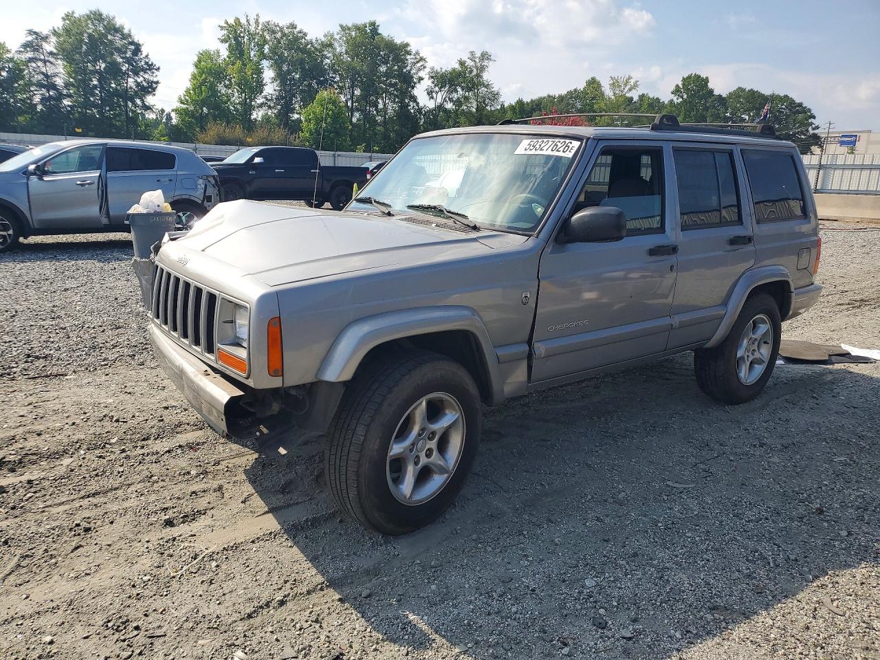 2001 Jeep Cherokee Sport, VIN 1J4FF48S41L614629 — Front end