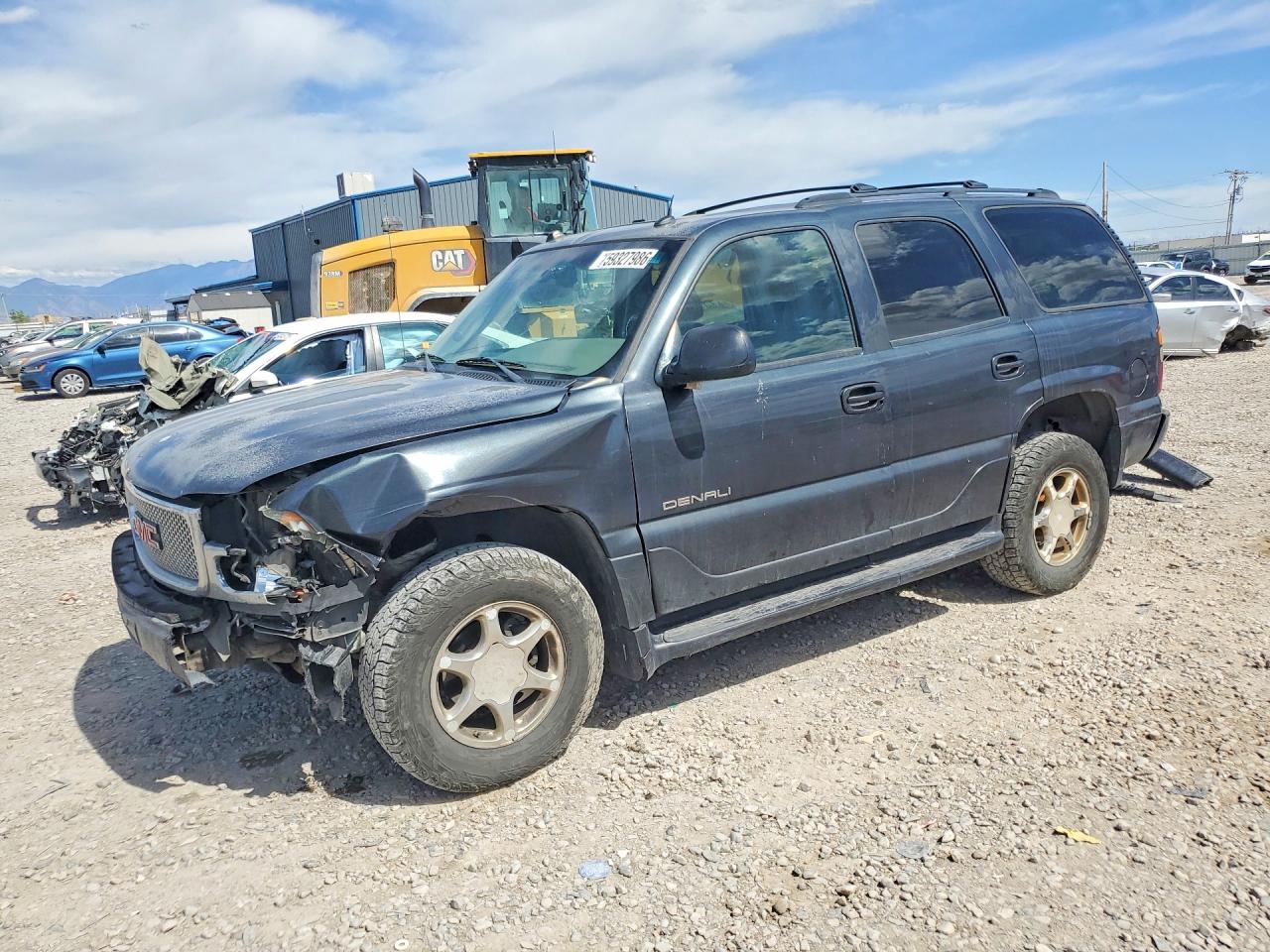 2004 GMC Yukon Denali, VIN 1GKEK63U74J282501 — Front end