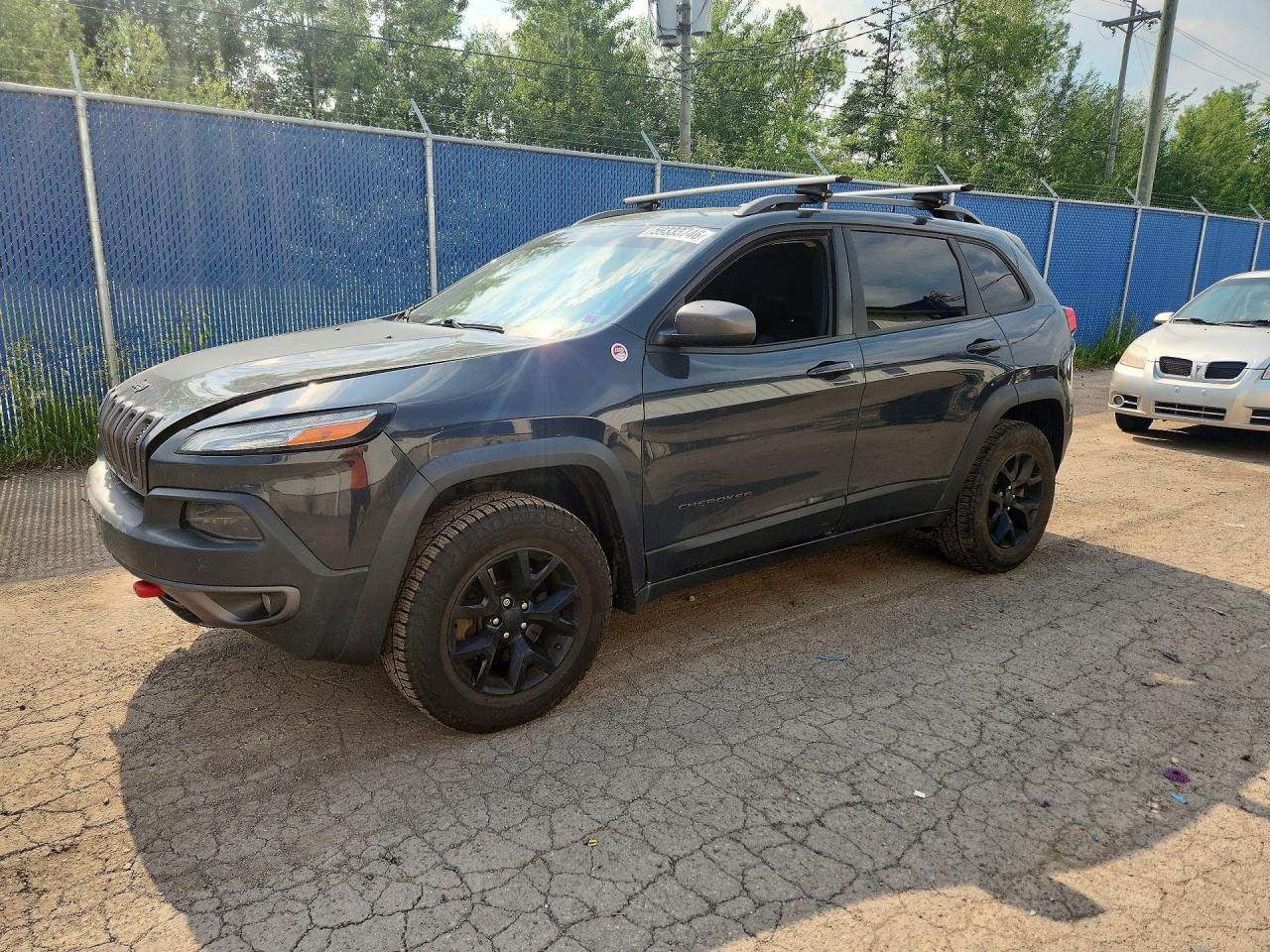 2016 Jeep Cherokee Trailhawk, VIN 1C4PJMBS5GW365007 — Front end