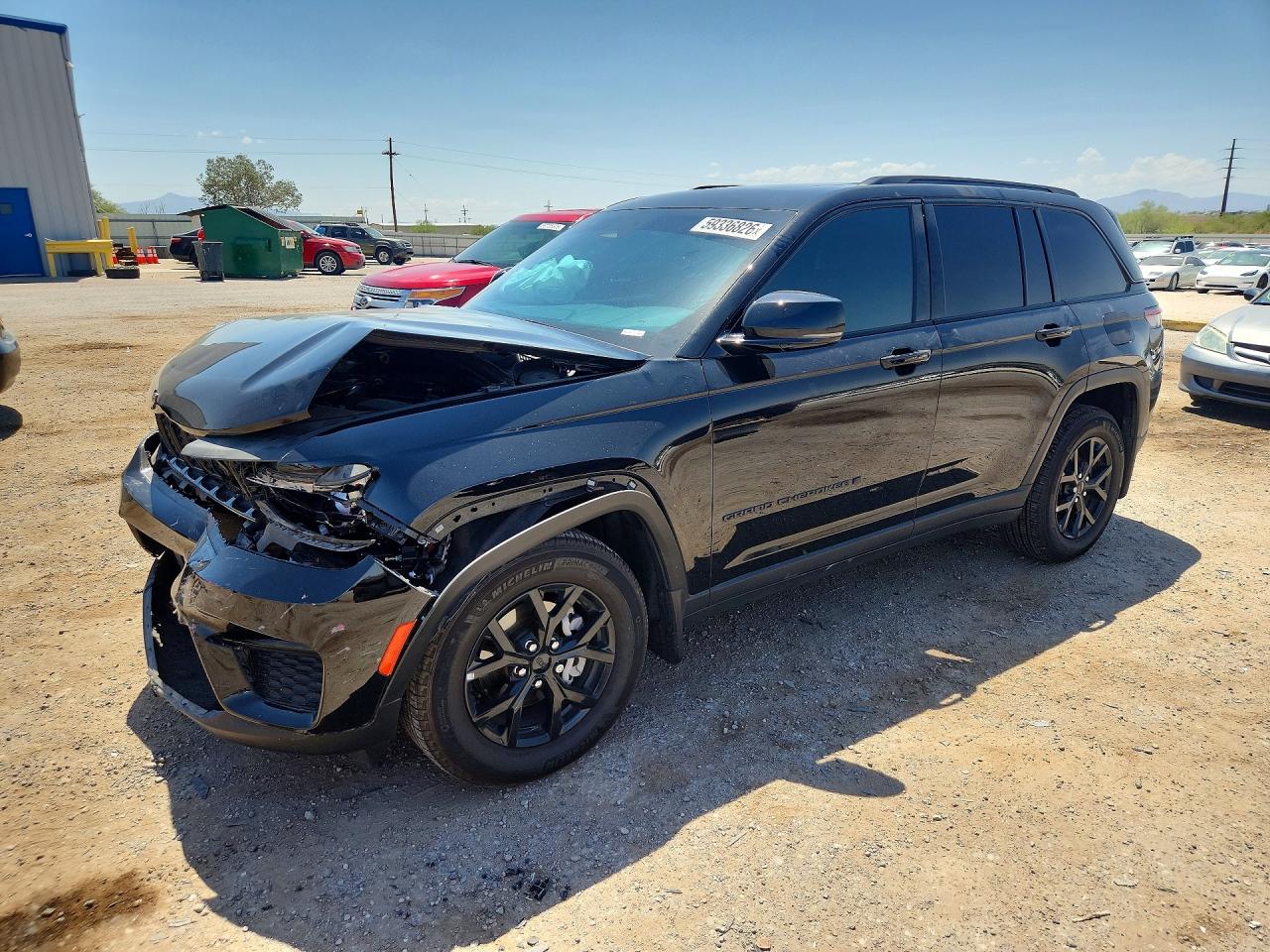 2025 Jeep Grand Cherokee Altitude X, VIN 1C4RJHAG0SC302243 — Front end