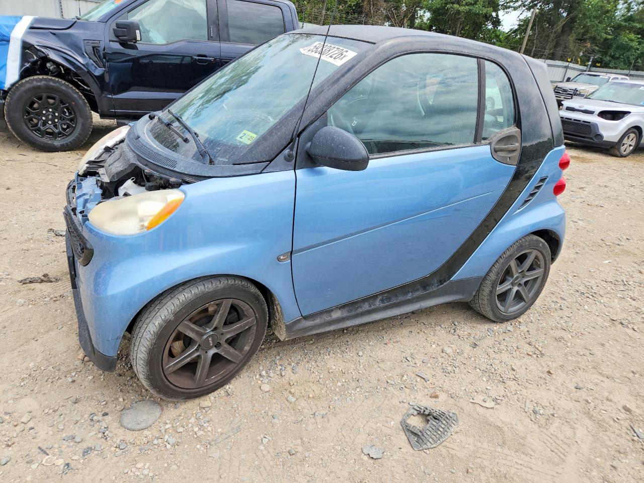 2013 Smart fortwo Pure, VIN WMEEJ3BAXDK617007 — Front end