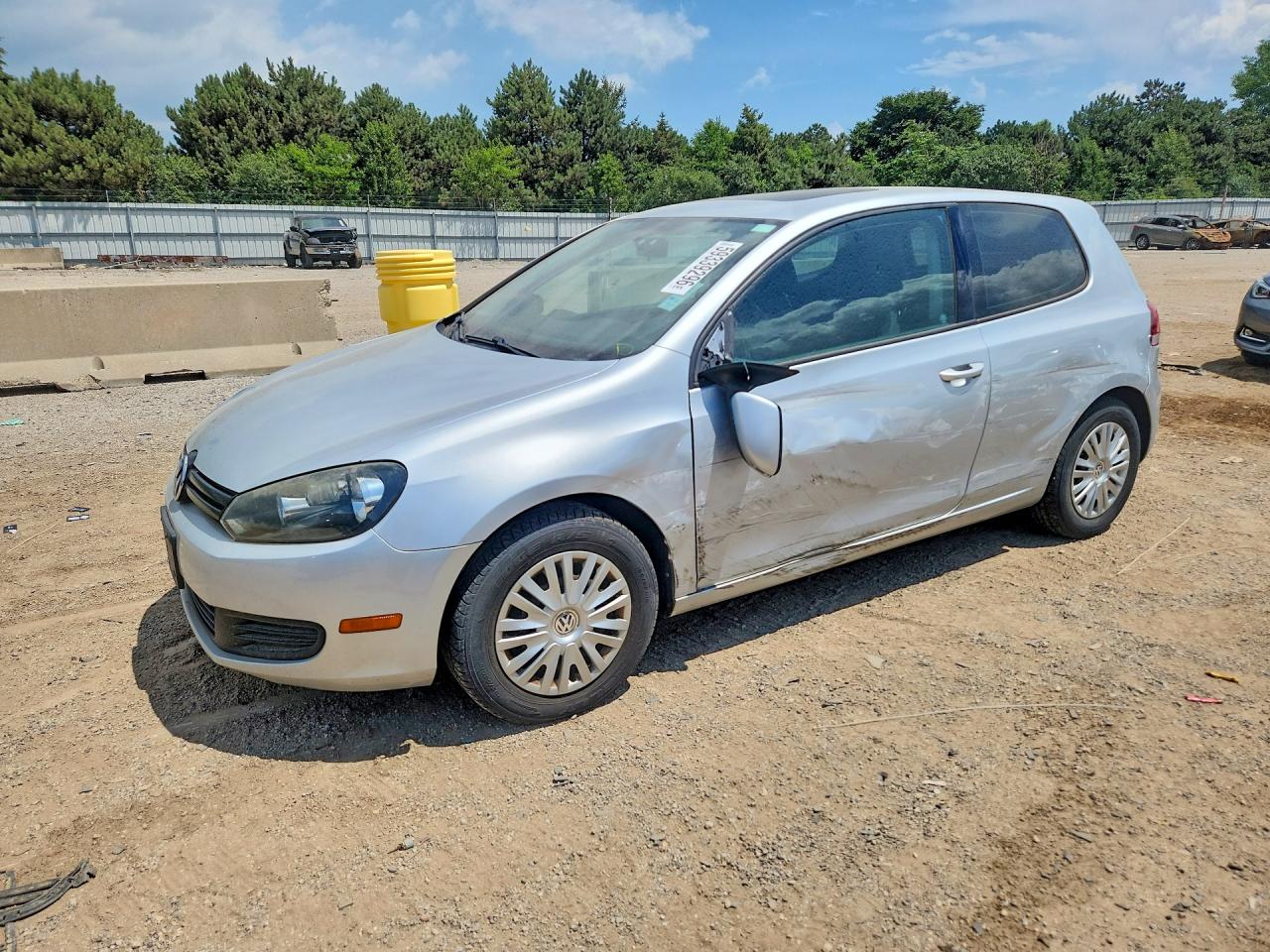 2010 Volkswagen Golf, VIN WVWBB7AJ5AW262601 — Side