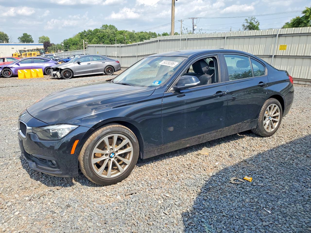 2016 BMW 3 Series 320i xDrive, VIN WBA8E5G51GNU19293 — Бок