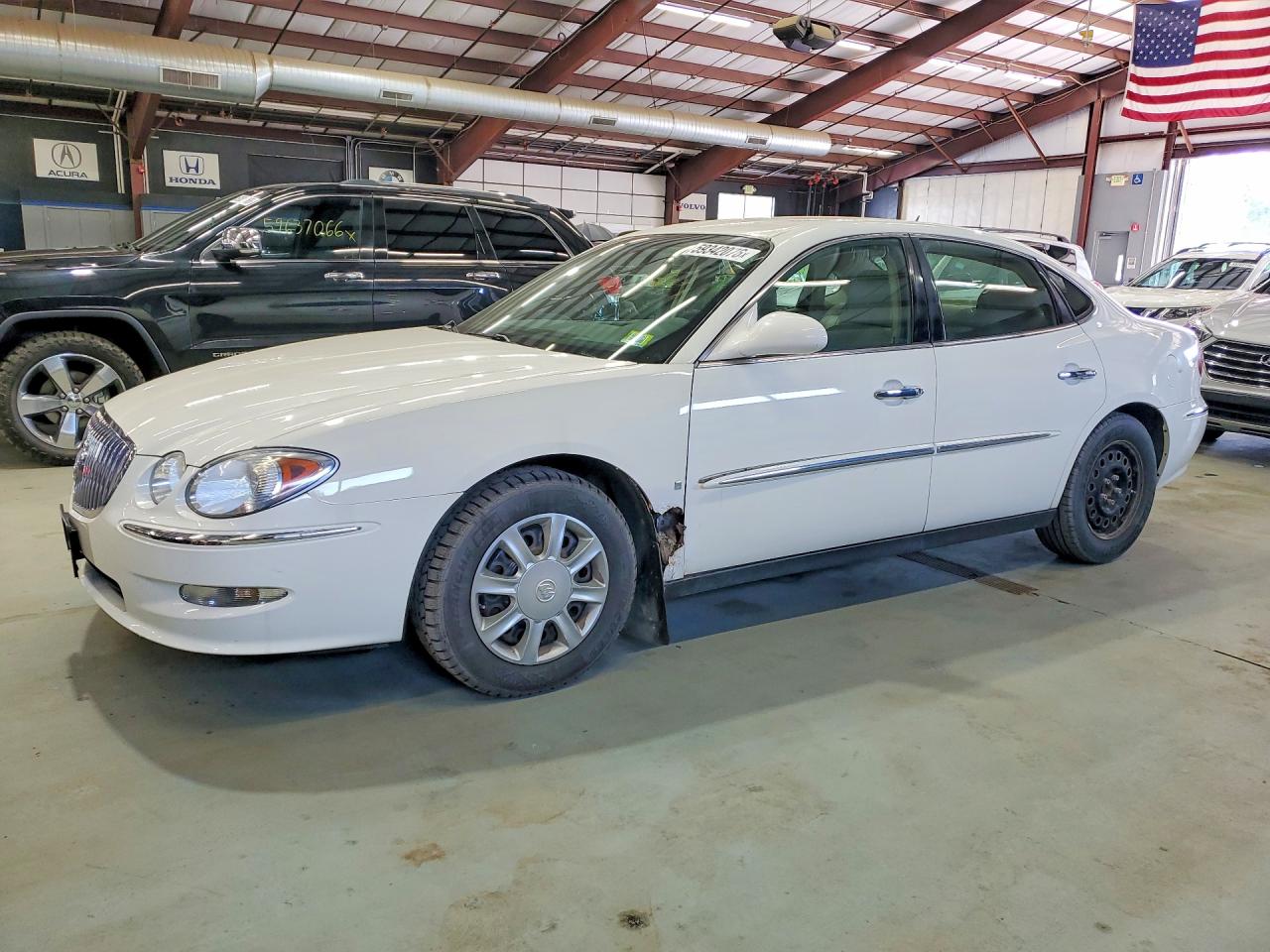 2008 Buick LaCrosse CX, VIN 2G4WC582481136115 — Бок