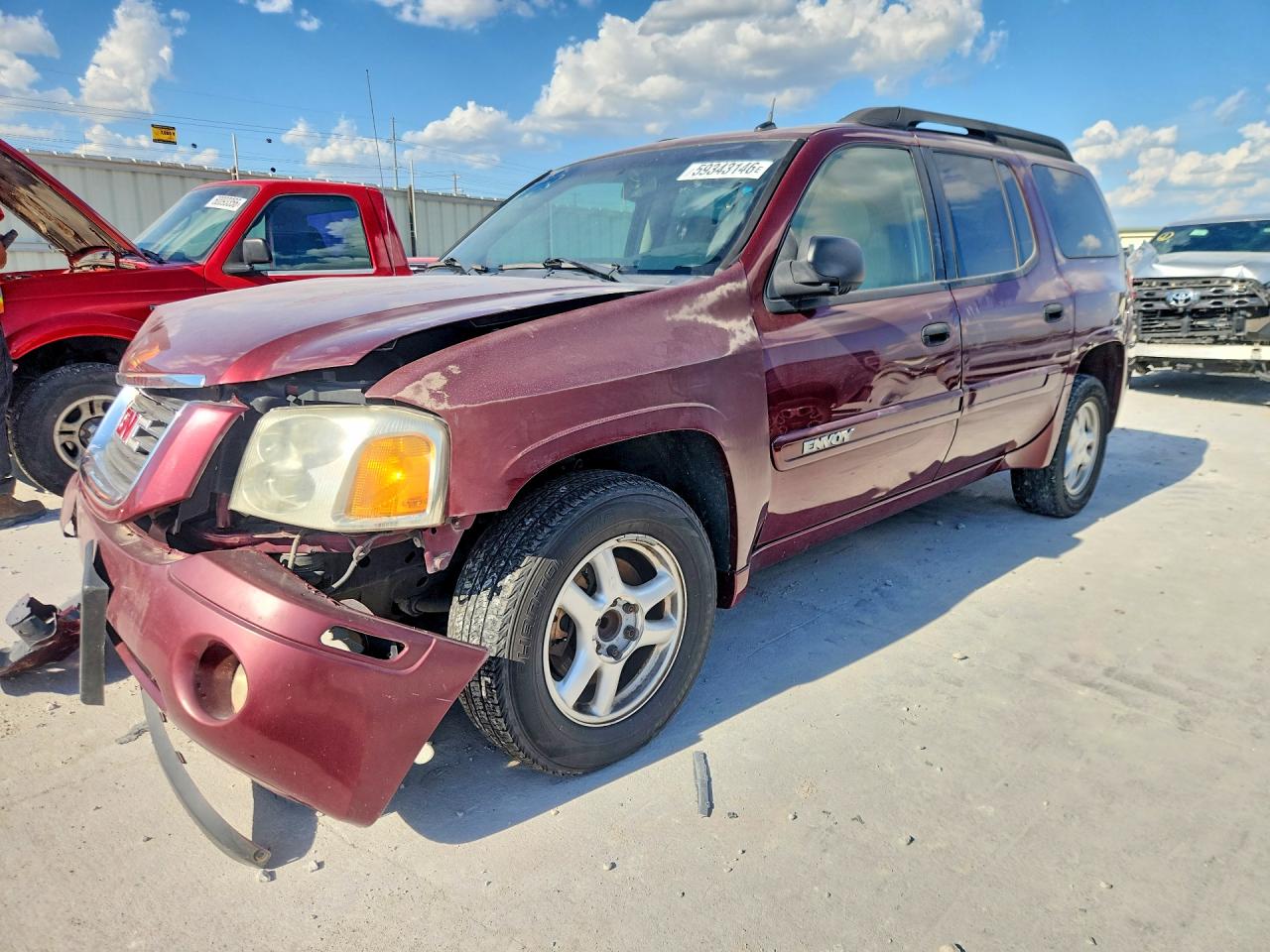 2005 GMC Envoy SLE, VIN 1GKES16S056162430 — Front end