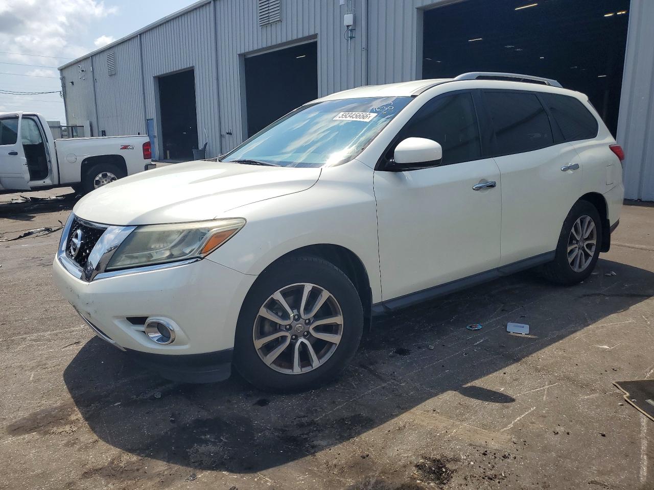 2015 Nissan Pathfinder S, VIN 5N1AR2MN9FC701599 — Minor dents and scratches