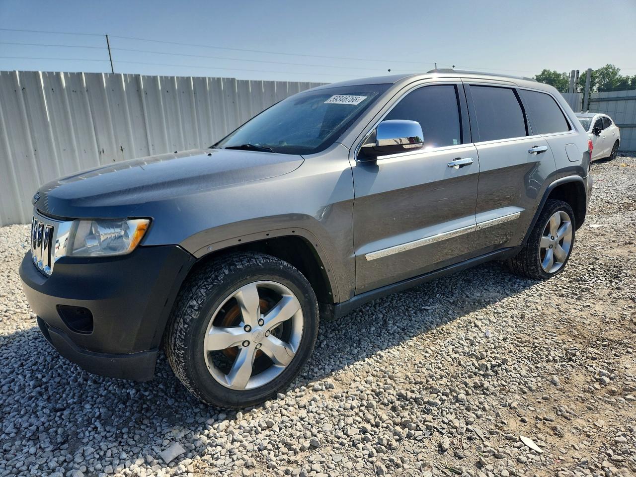 2013 Jeep Grand Cherokee Overland Summit, VIN 1C4RJECG7DC533672 — Front end