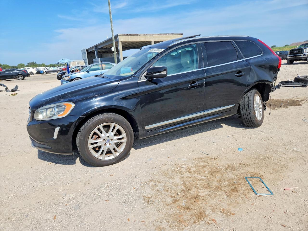 2016 Volvo XC60 T5 Drive-E Premier, VIN YV440MDK1G2787976 — Зад