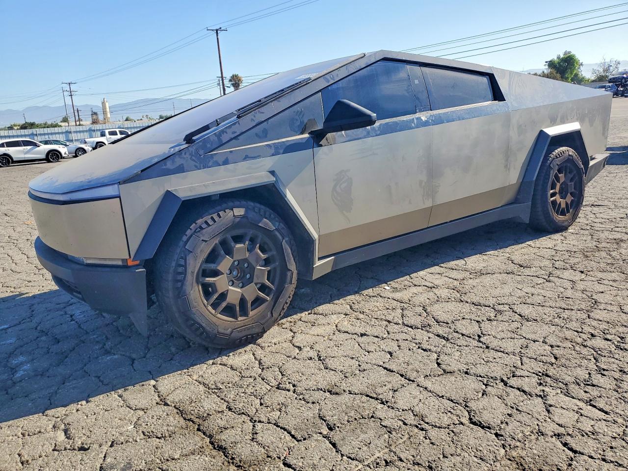 2024 Tesla Cybertruck, VIN 7G2CEHED6RA021212 — Side