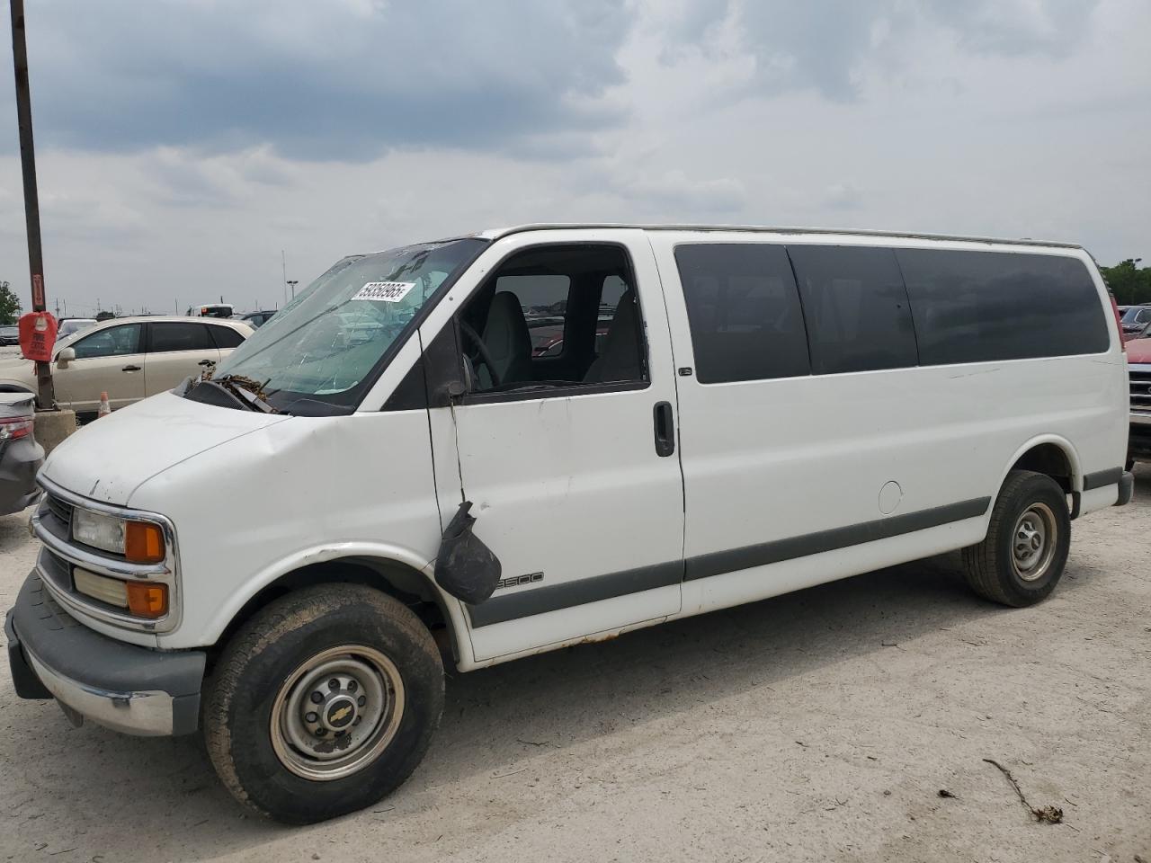 2000 Chevrolet Express, VIN 1GAHG39R3Y1143668 — Roof
