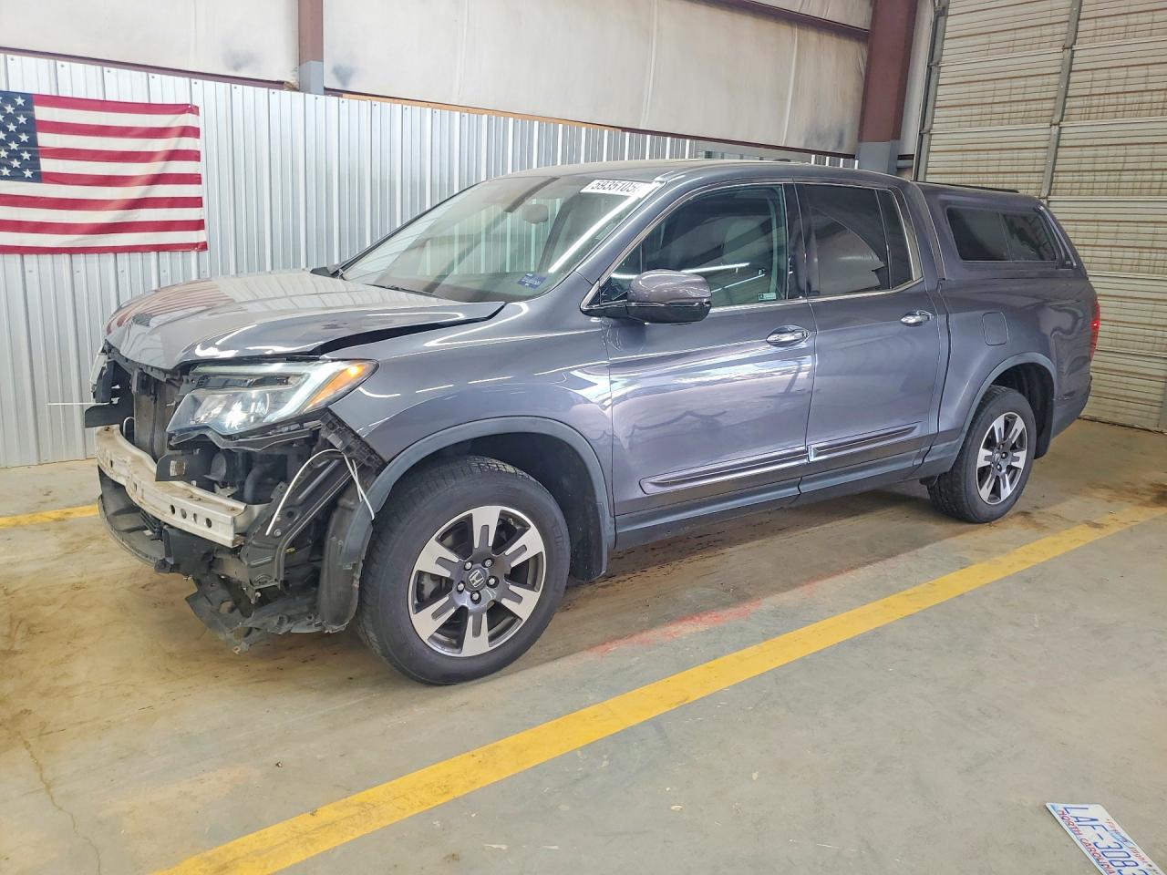 2018 Honda Ridgeline RTL-E, VIN 5FPYK3F7XJB013660 — Front end