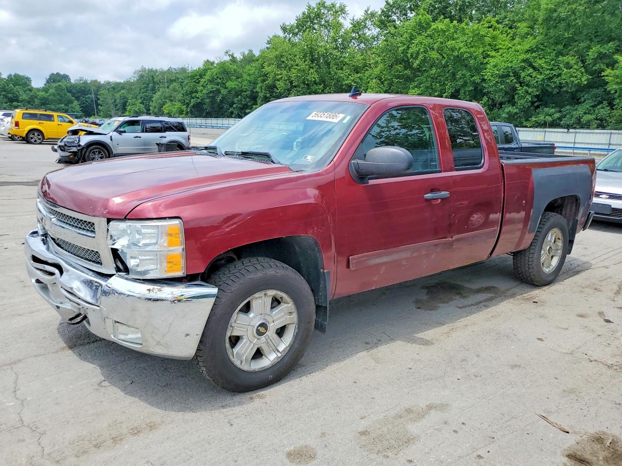 2013 Chevrolet Silverado 1500 LT, VIN 1GCRKSE77DZ410105 — Front end