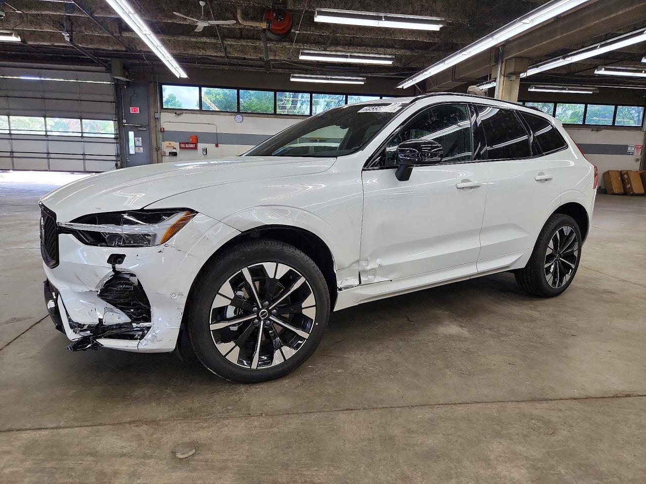 2026 Volvo XC60 Plus, VIN YV4M12RC7T1464535 — Front end