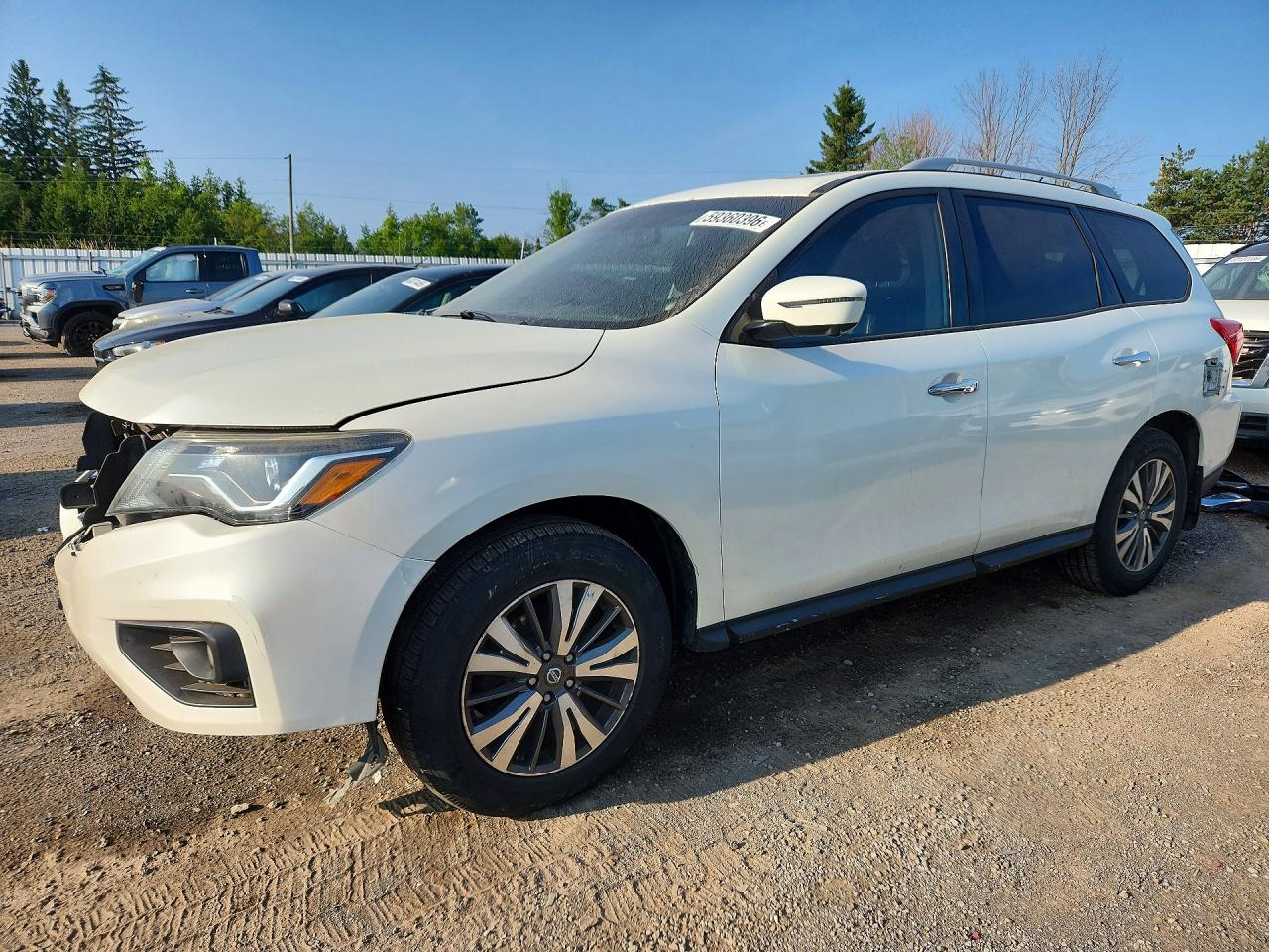 2017 Nissan Pathfinder Platinum, VIN 5N1DR2MM7HC606059 — Front end