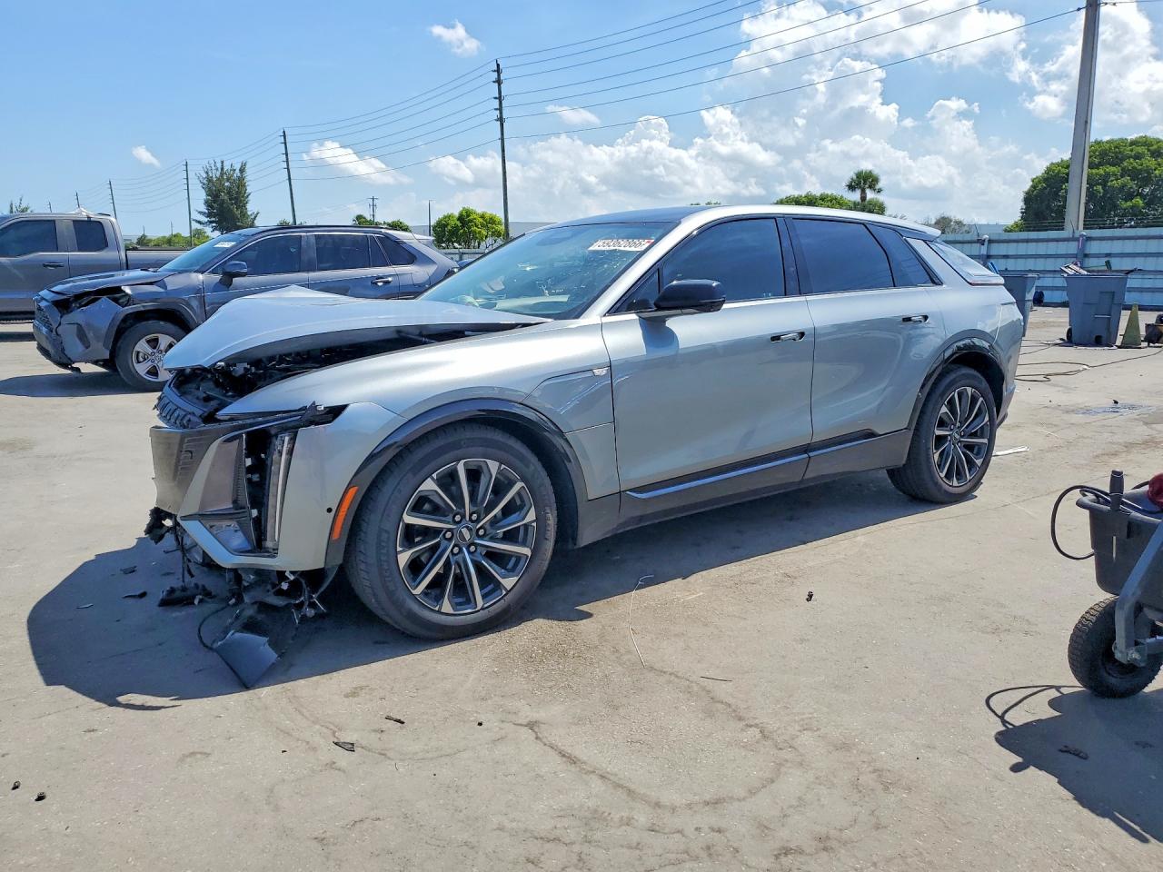 2025 Cadillac LYRIQ Sport, VIN 1GYKPURK6SZ301770 — Front end