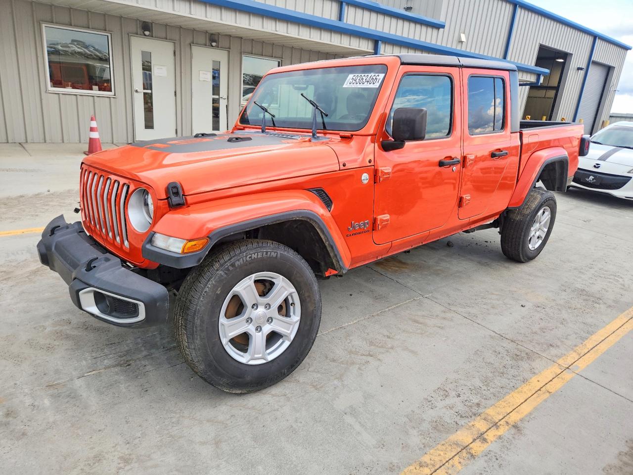 2020 Jeep Gladiator Overland, VIN 1C6HJTFG3LL172460 — Front end