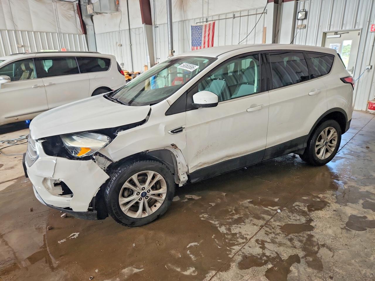 2017 Ford Escape SE, VIN 1FMCU0GD9HUE87550 — Front end