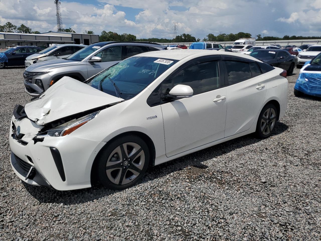 2020 Toyota Prius LE, VIN JTDKARFU5L3117337 — Перед