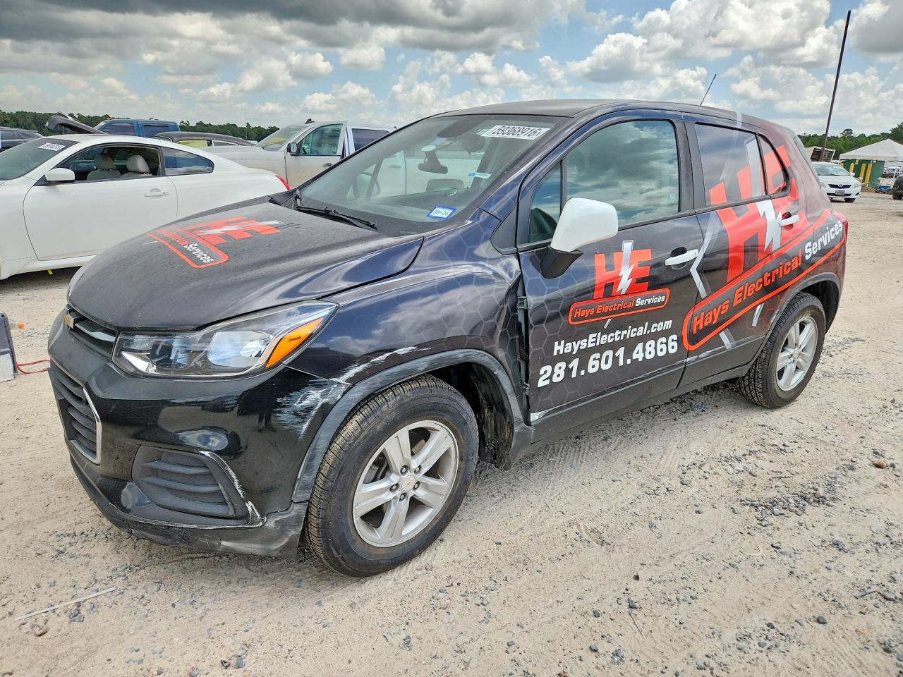 2022 Chevrolet Trax LS, VIN KL7CJKSM1NB548393 — Перед