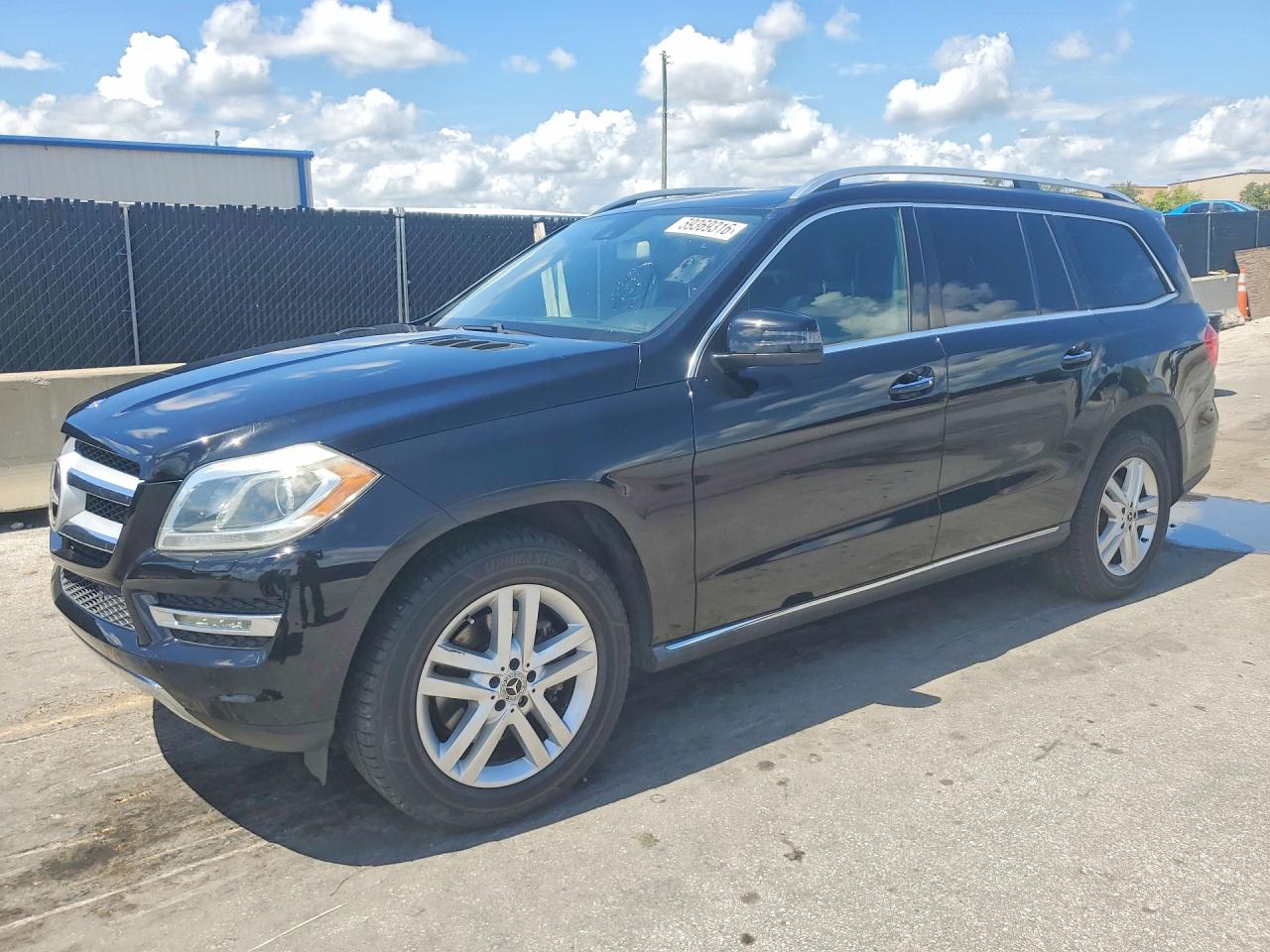 2015 Mercedes-Benz GL 350, VIN 4JGDF2EE5FA512898 — Minor dents and scratches