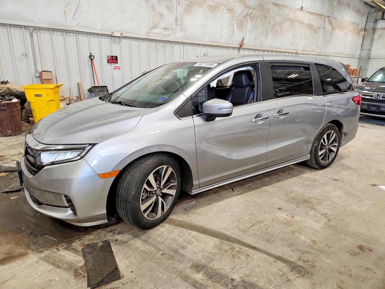 2023 Honda Odyssey Touring, VIN 5FNRL6H8XPB038553 — Front end