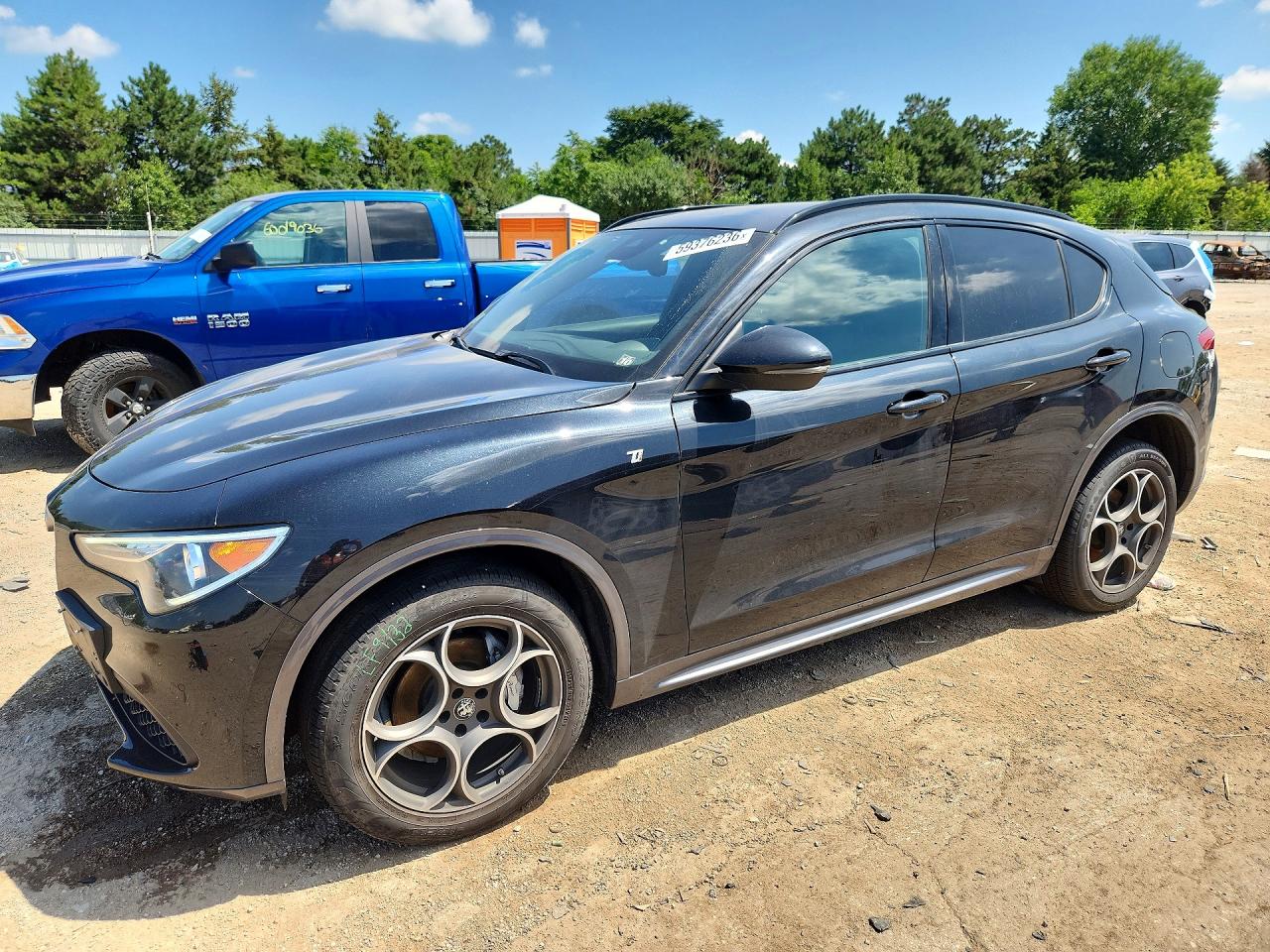2023 Alfa Romeo Stelvio Veloce, VIN ZASPAKBNXP7D54214 — Front end