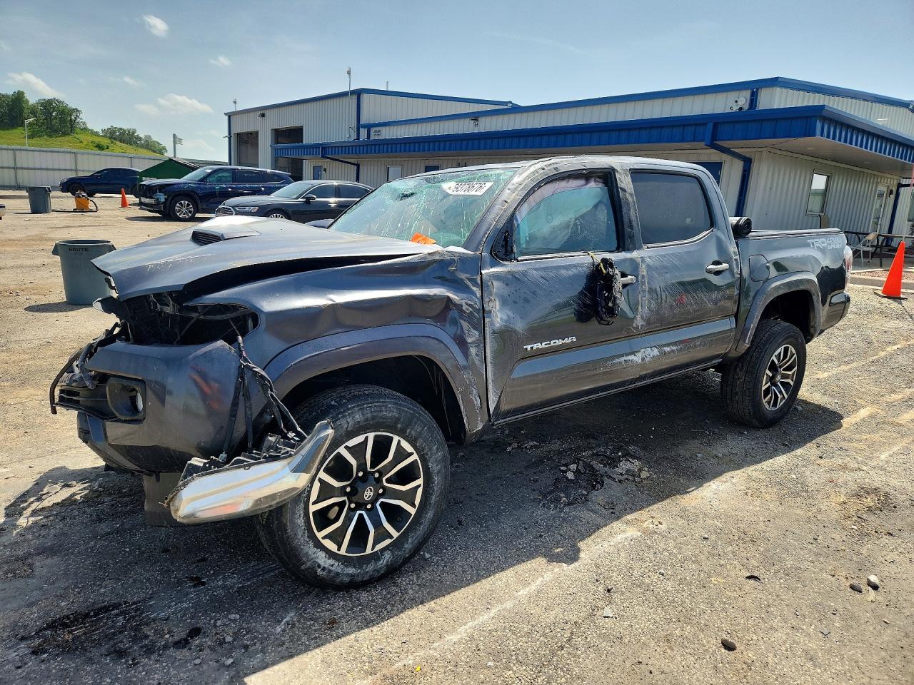 2020 Toyota Tacoma TRD Sport, VIN 3TMCZ5AN7LM369322 — Перед
