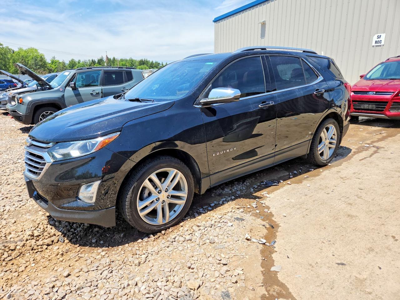 2018 Chevrolet Equinox Premier, VIN 2GNAXMEV7J6244627 — Град