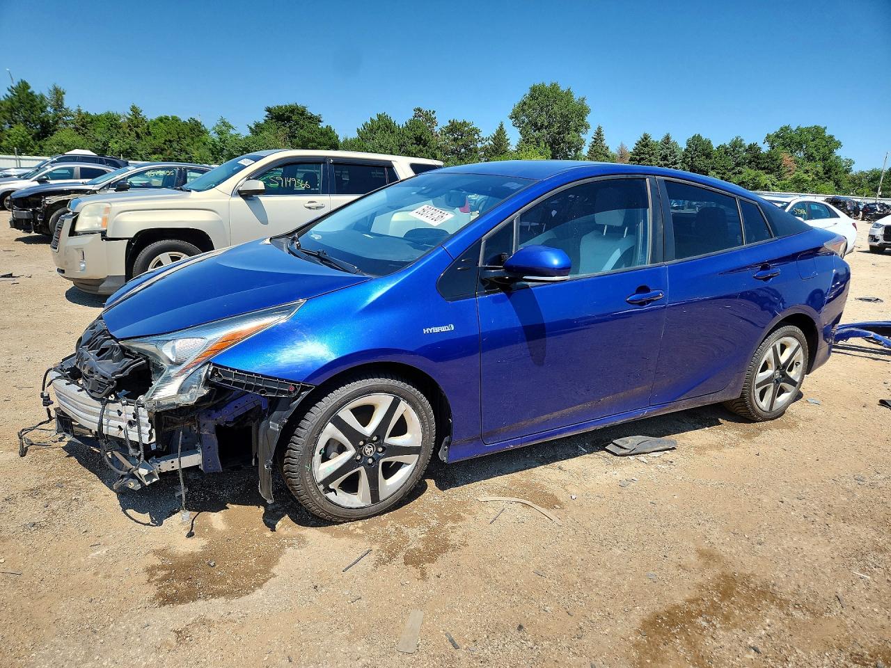 2018 Toyota Prius Four, VIN JTDKARFU5J3551402 — Front end