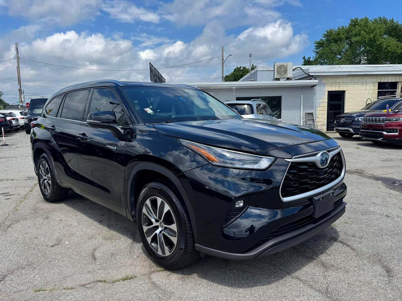 2021 Toyota Highlander Hybrid XLE, VIN 5TDGARAH0MS012401 — Auction photo