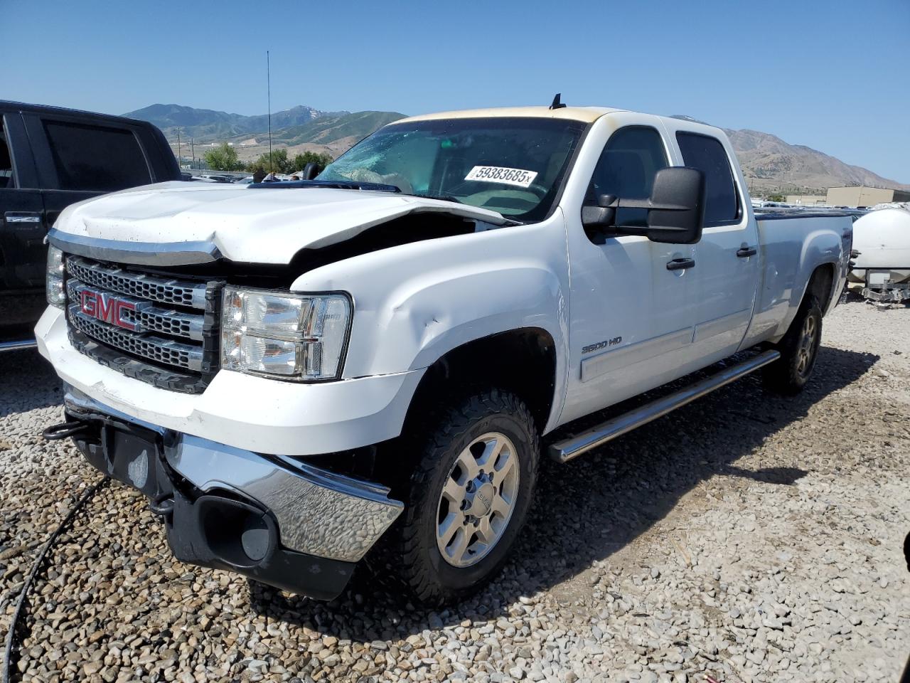 2014 GMC Sierra 3500, VIN 1GT423CG7EF161682 — Front end