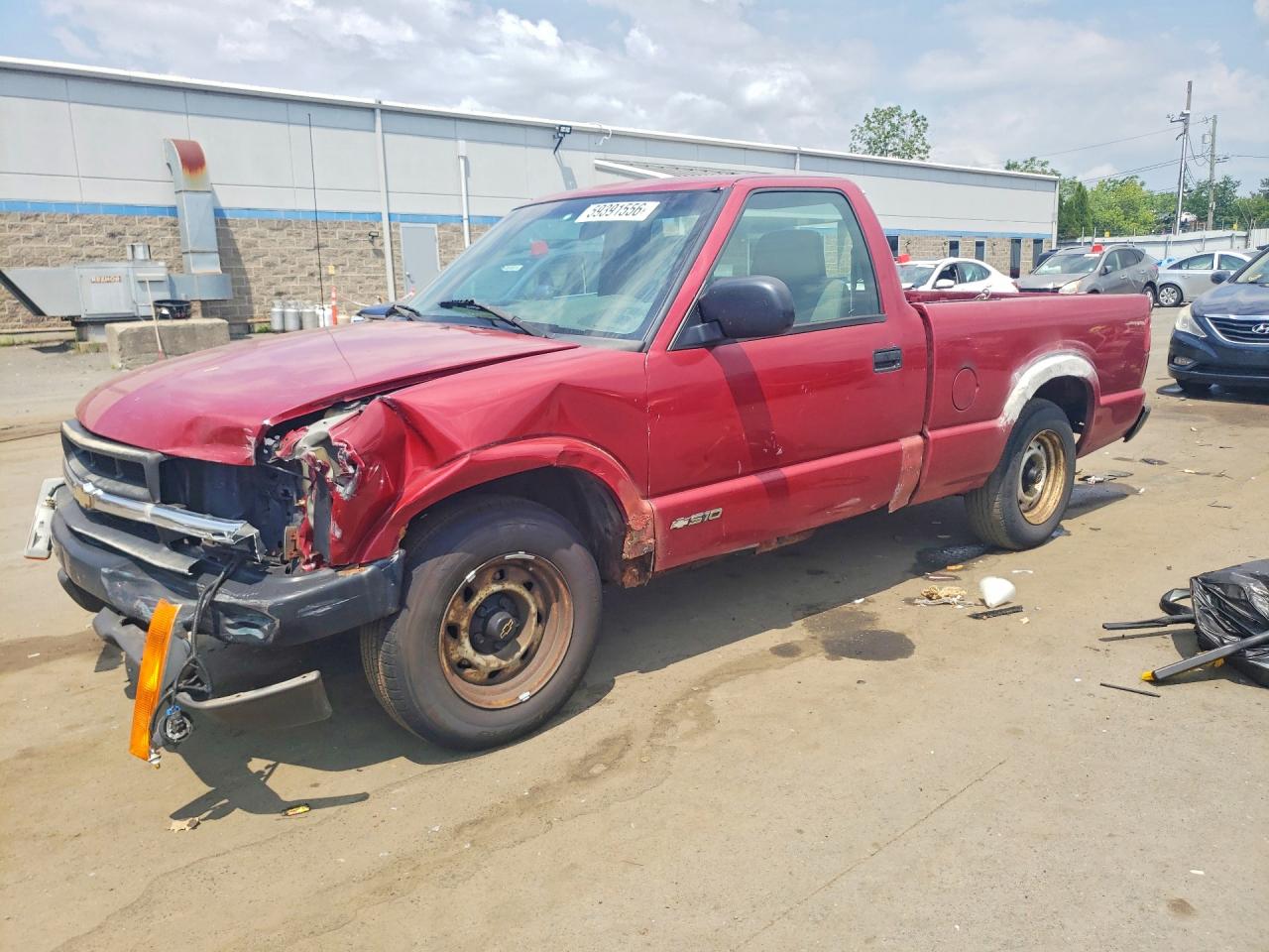2001 Chevrolet S-10 LS, VIN 1GCCS14581K177162 — Перед