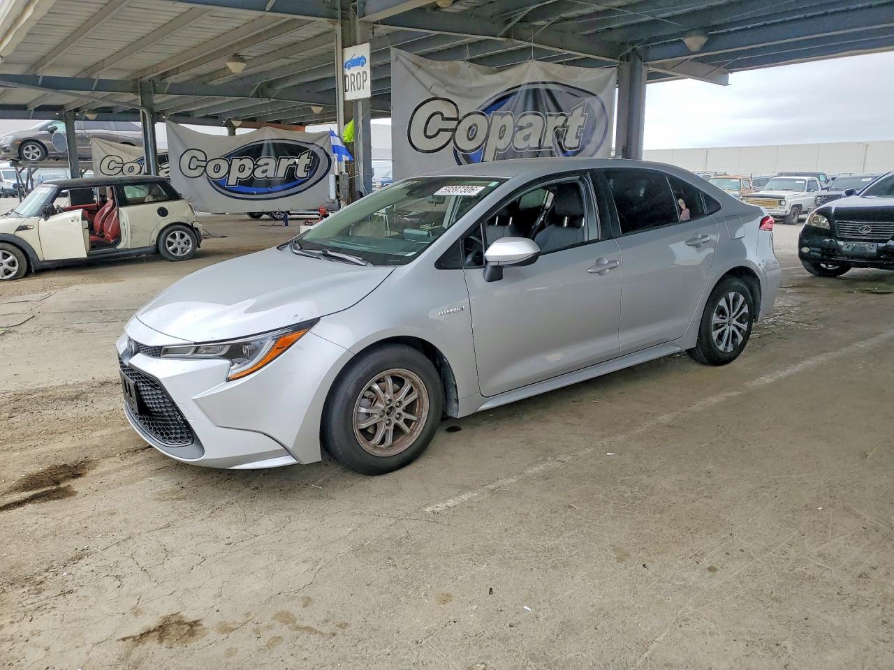 2021 Toyota Corolla Hybrid LE, VIN JTDEAMDE1MJ033511 — Side