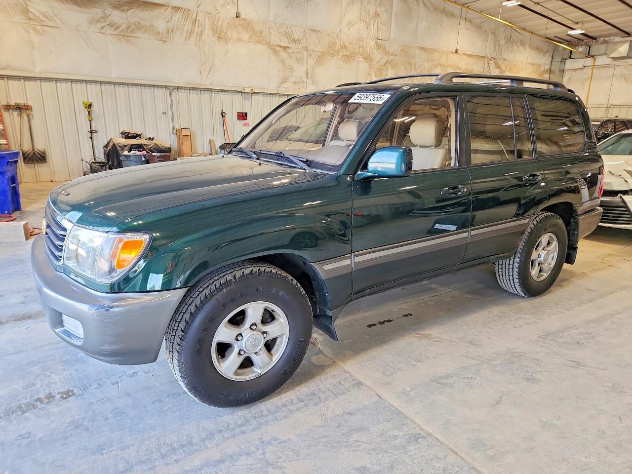 2000 Toyota Land Cruiser, VIN JT3HT05J5Y0079371 — Minor dents and scratches