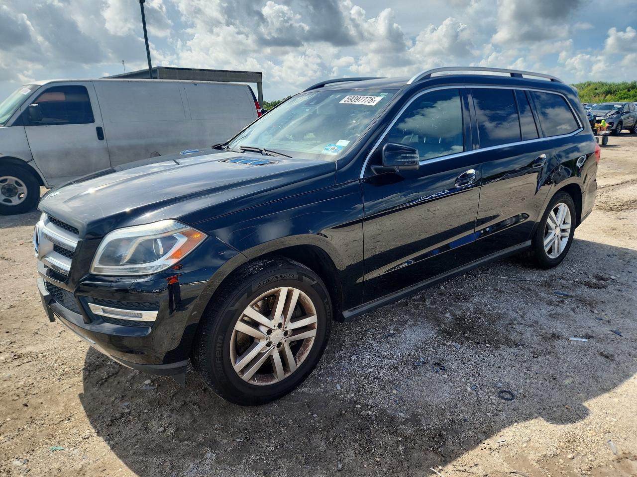 2014 Mercedes-Benz GL 450, VIN 4JGDF7CE9EA280434 — Vandalism