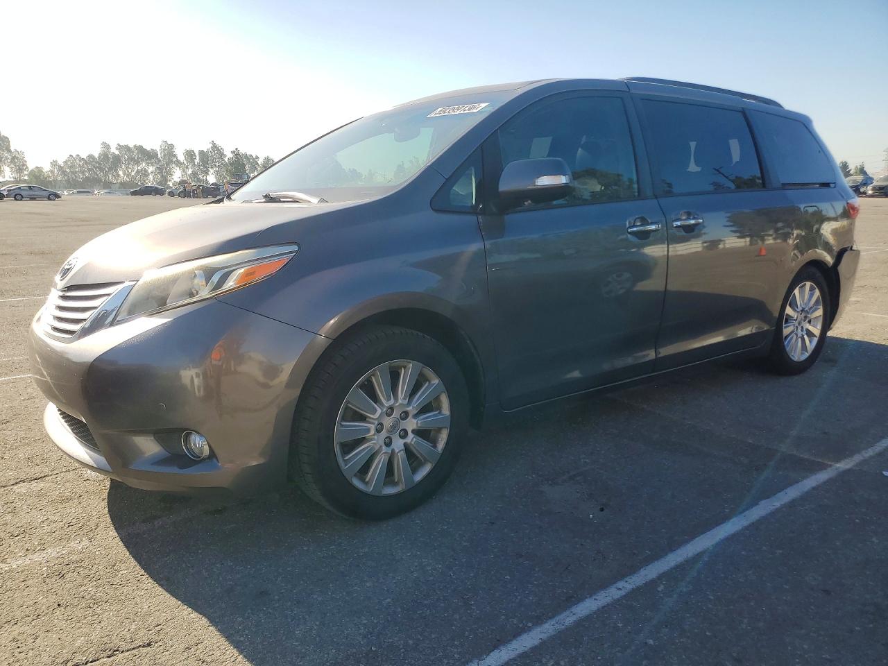 2015 Toyota Sienna Limited Premium, VIN 5TDYK3DC5FS682396 — Rear end