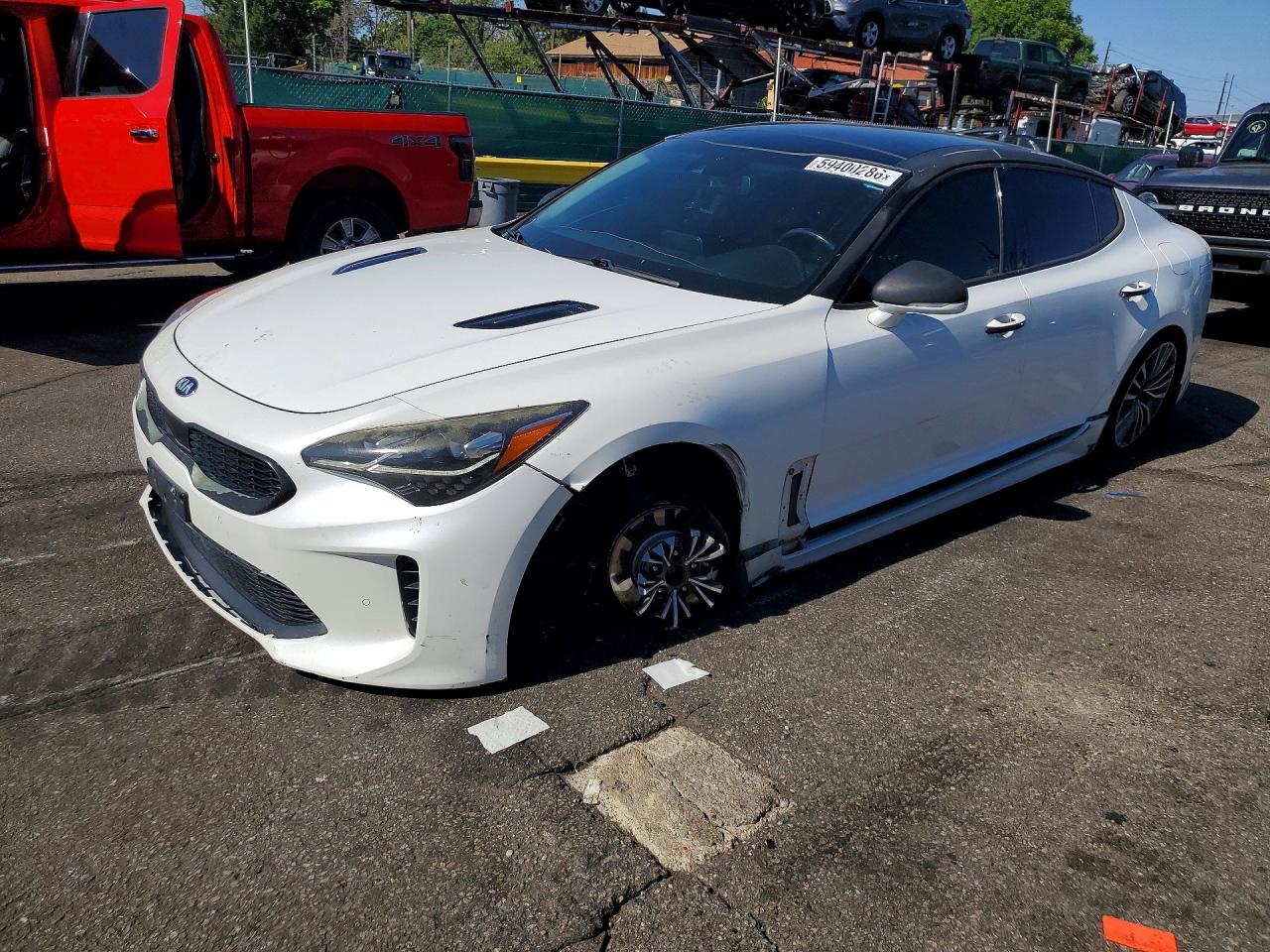 2018 Kia Stinger Premium, VIN KNAE25LA6J6033422 — Front end