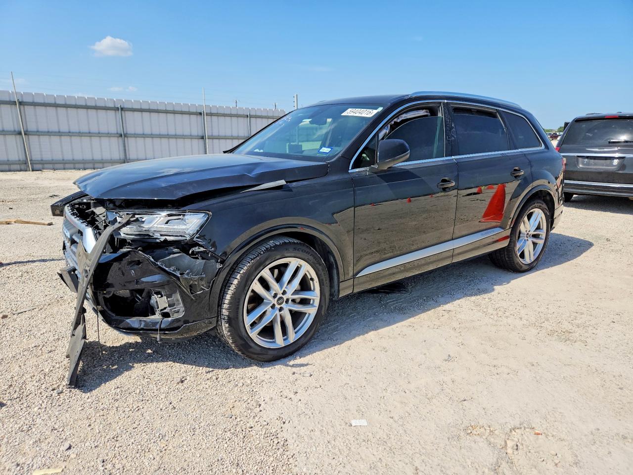 2018 Audi Q7 Prestige, VIN WA1VAAF7XJD055153 — Перед