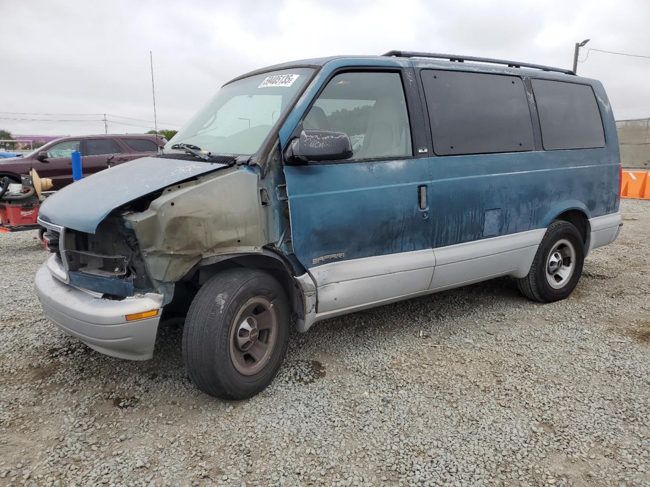 1998 GMC Safari, VIN 1GKDM19W0WB539092 — Front end