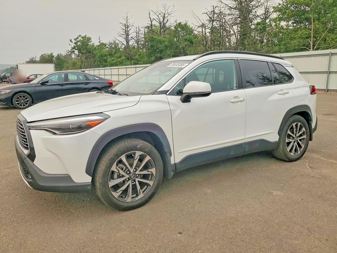 2022 Toyota Corolla Cross XLE, VIN 7MUDAABG4NV012788 — Side