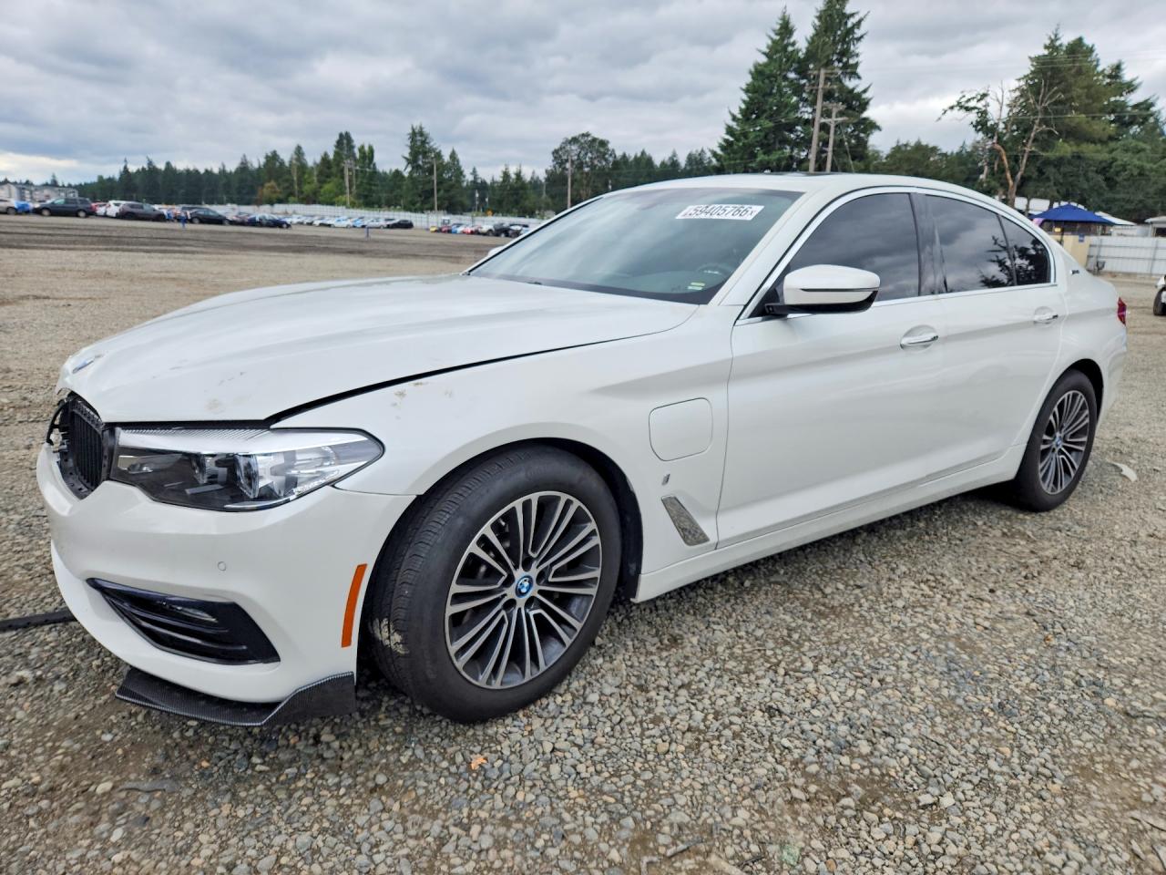 2018 BMW 5 Series 530e xDrive, VIN WBAJB1C53JB085446 — Front end