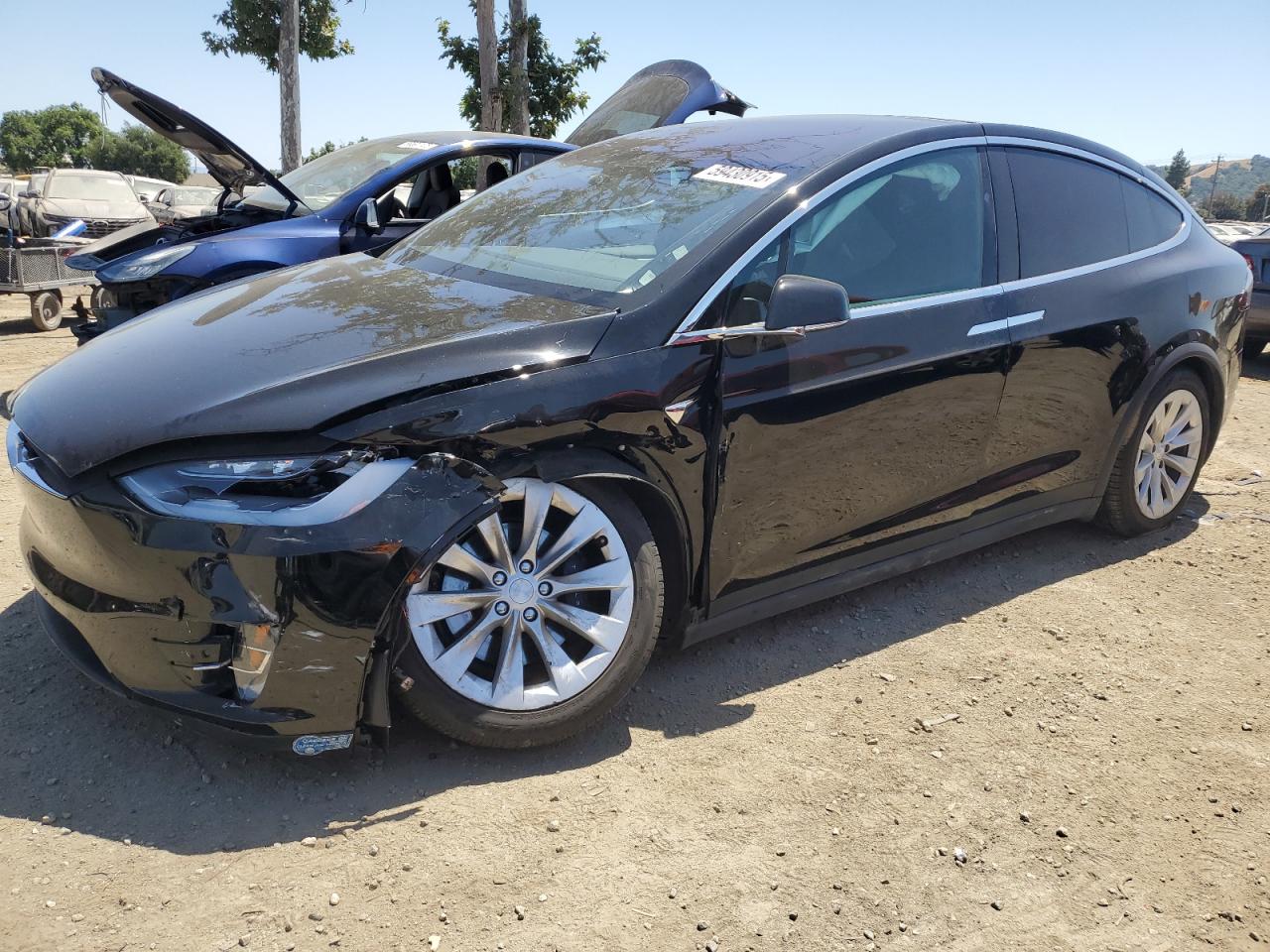 2019 Tesla Model X 75D, VIN 5YJXCAE29KF184493 — Front end
