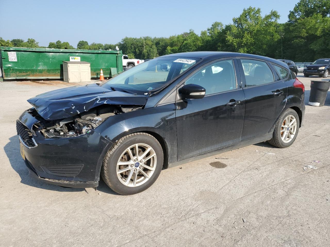 2016 Ford Focus SE, VIN 1FADP3K21GL243439 — Front end