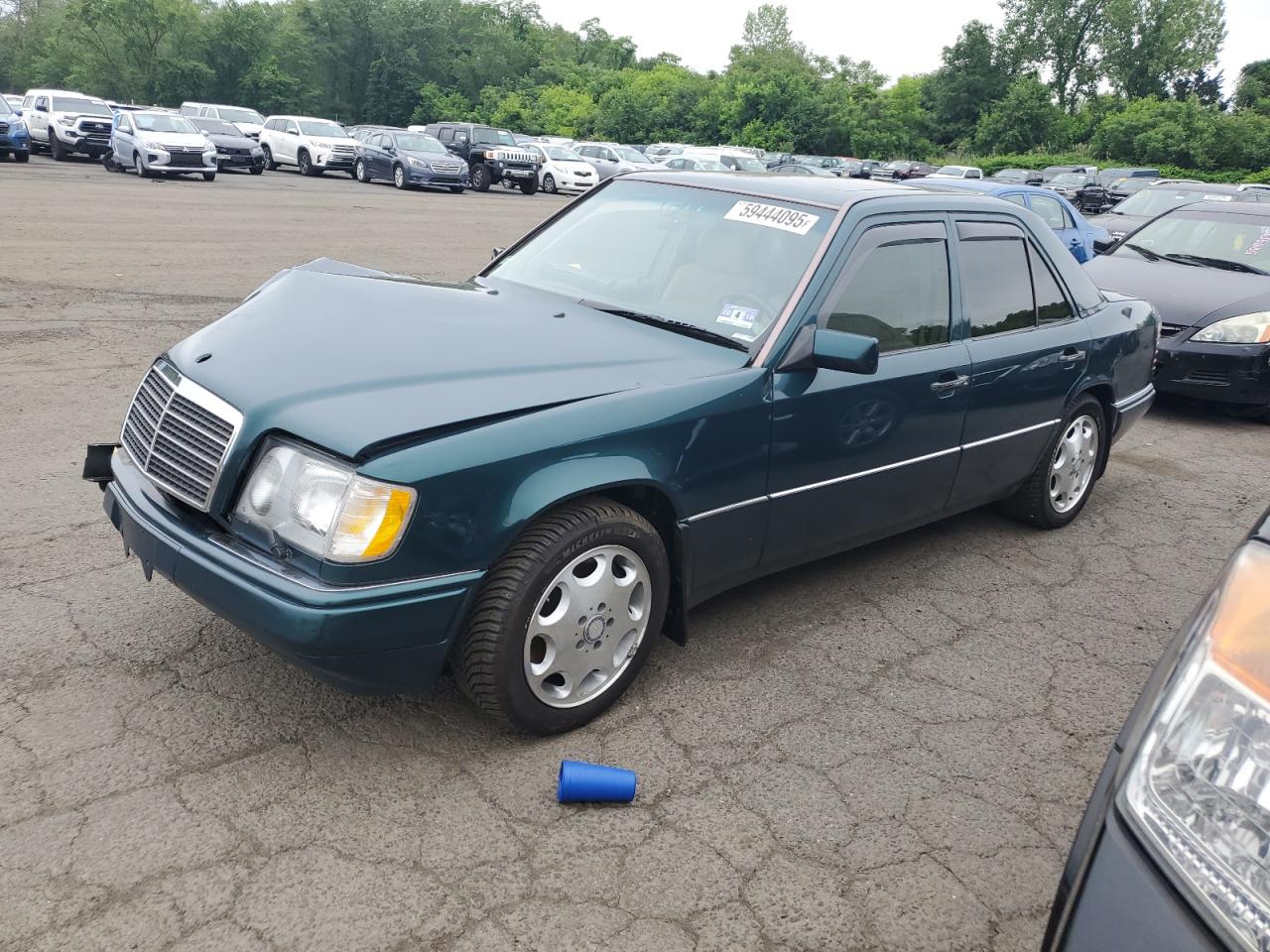 1995 Mercedes-Benz 400 E, VIN WDBEA34EXSC226136 — Front end