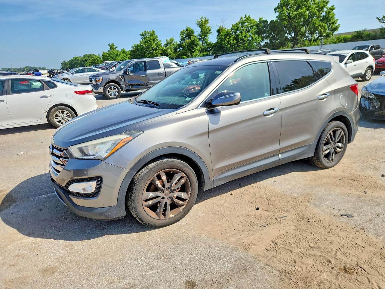 2013 Hyundai Santa Fe Sport, VIN 5XYZU3LAXDG012657 — Front end
