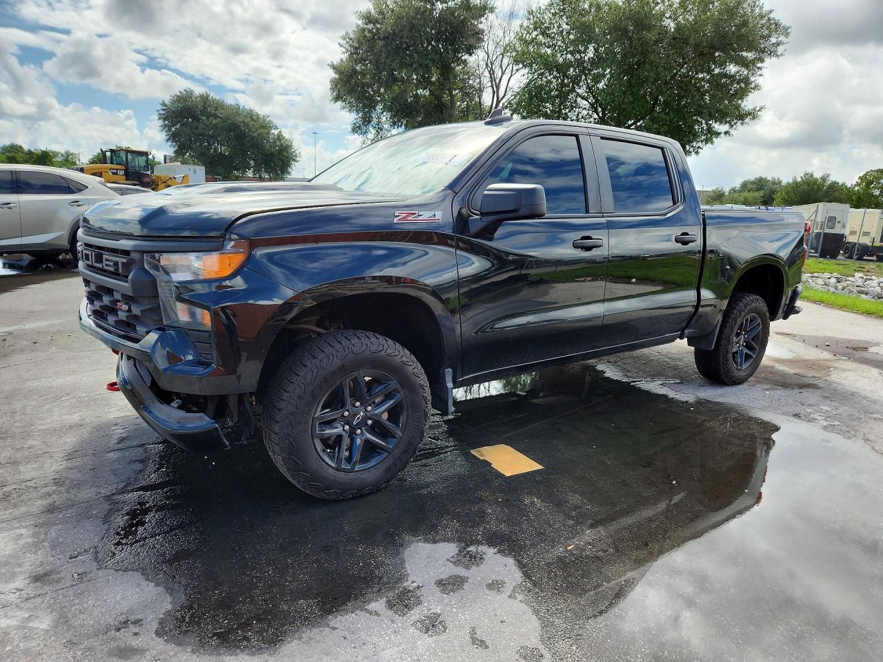 2022 Chevrolet Silverado 1500 Custom Trail Boss, VIN 3GCPDCED1NG539164 — Front end