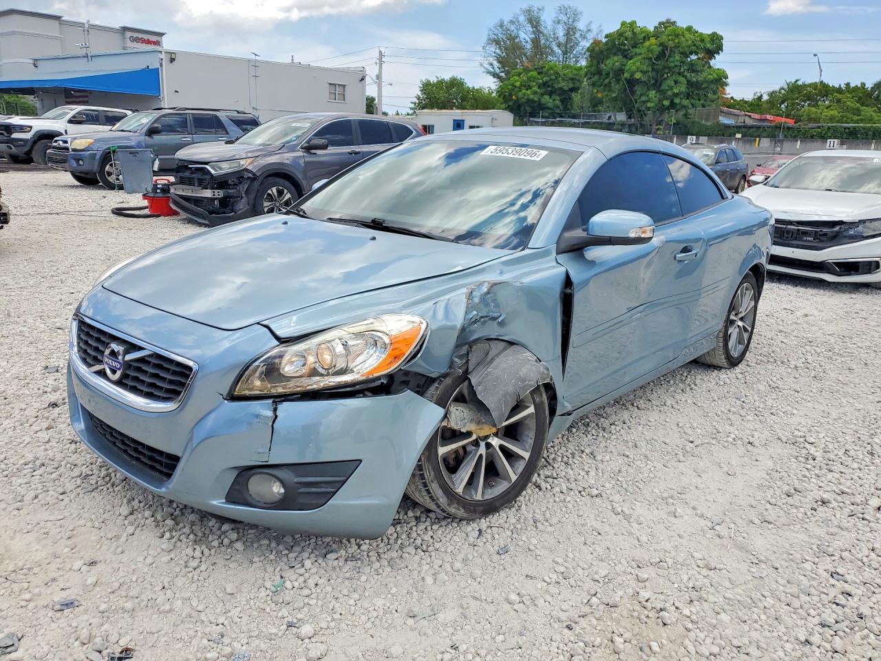 2012 Volvo C70 T5, VIN YV1672MC1CJ127340 — Side