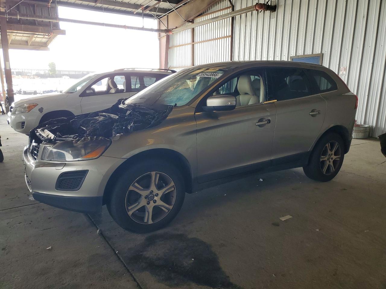 2013 Volvo XC60 T6, VIN YV4902DZ2D2413637 — Engine fire
