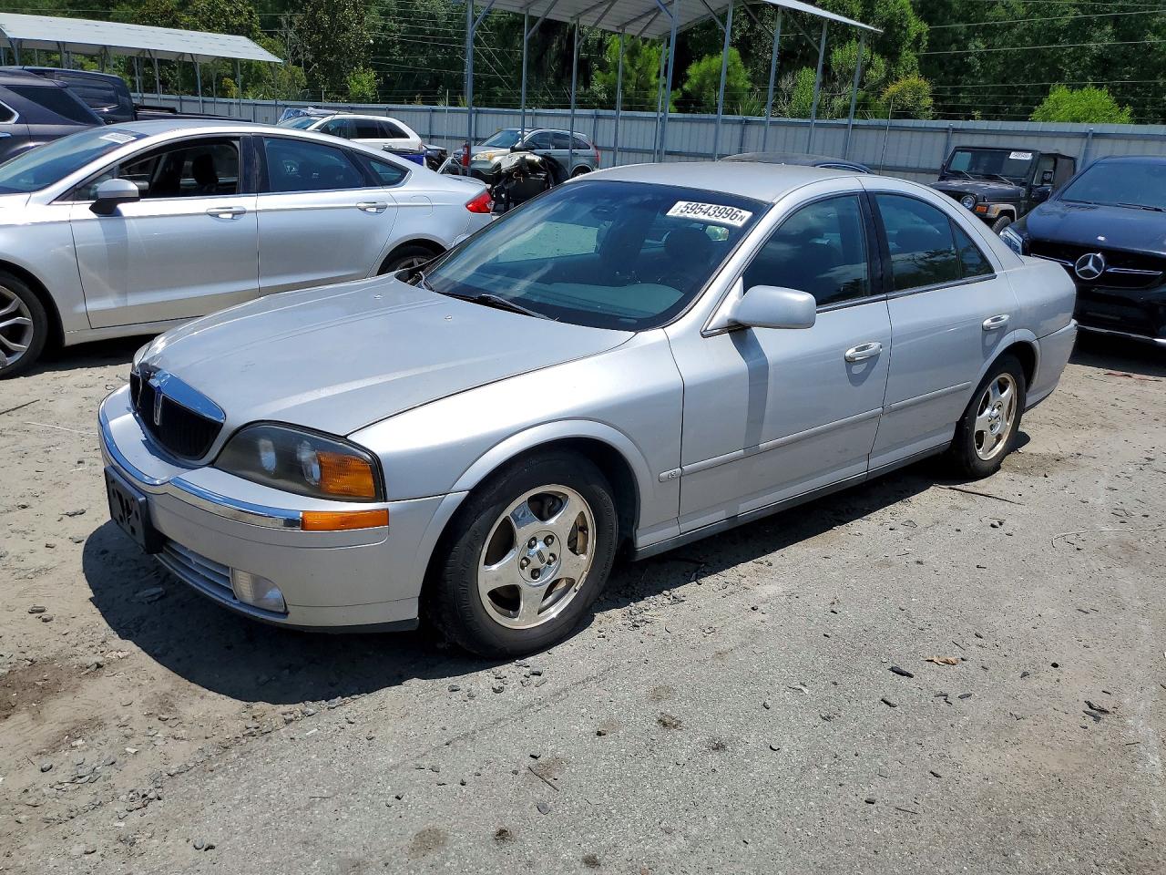 2000 Lincoln LS, VIN 1LNHM87A4YY897627 — Перед